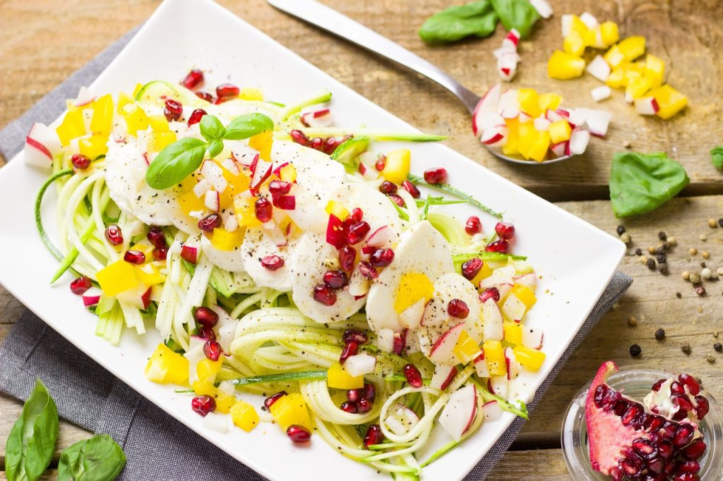 zoodles, mozzarella, zucchini-2293047.jpg