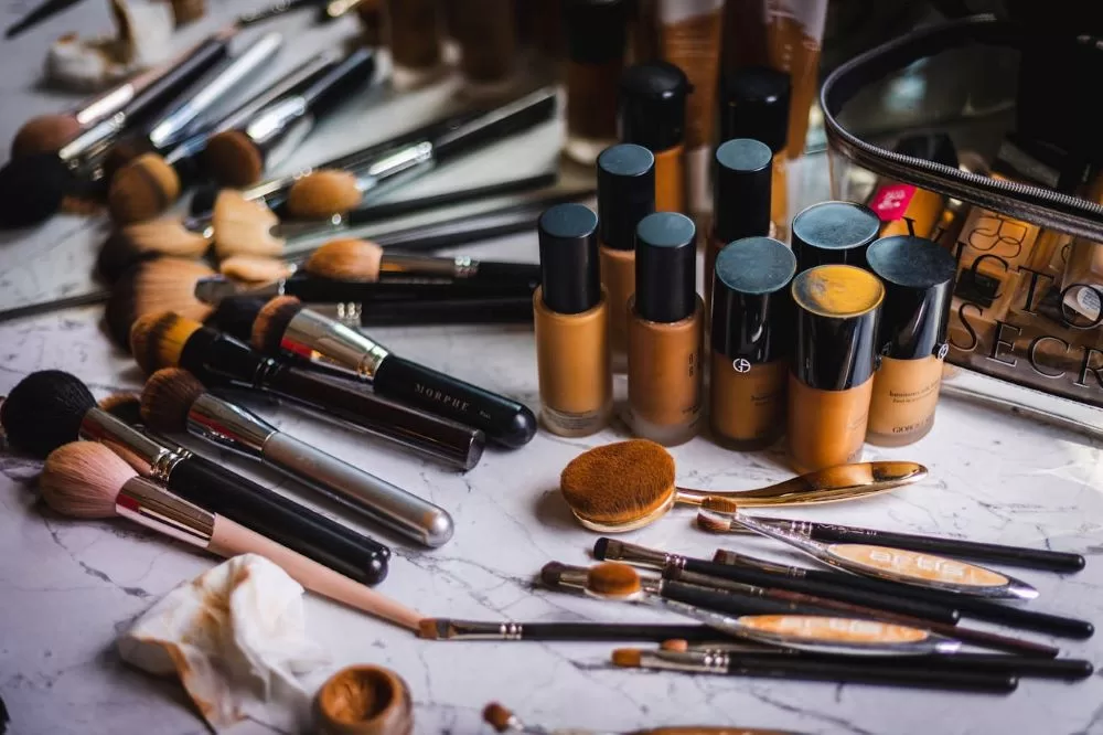 skincare mistakes to avoid- clean makeup brushes regularly