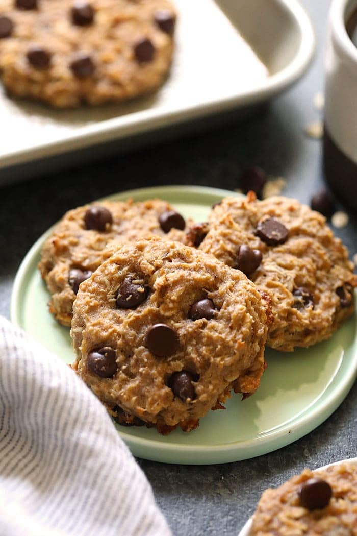 Picture of three cookies on a plate