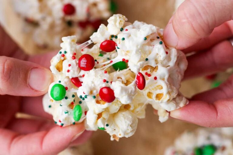 Christmas Popcorn (The Perfect Holiday Treat!)