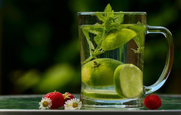 Just one glass every morning: The natural detox drink for a flat stomach