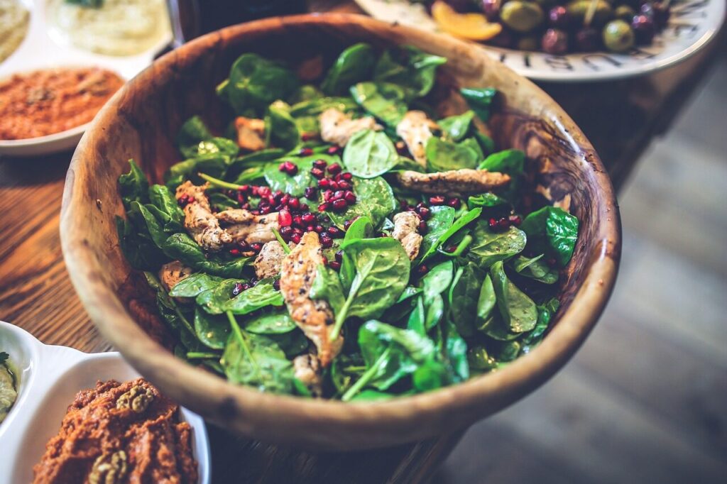 salad, healthy, food, wooden, bowl, chicken, fillet, pomegranate, fruit, spinach, green, fit, weight loss, colorful, salad, salad, salad, salad, salad, spinach, spinach, spinach, weight loss, weight loss-791643.jpg