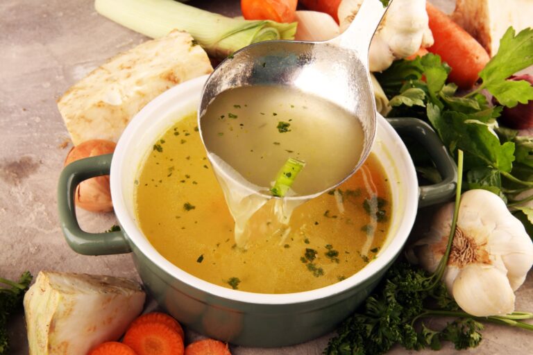 Bone Broth vs Vegetable Broth: The Complete Comparison